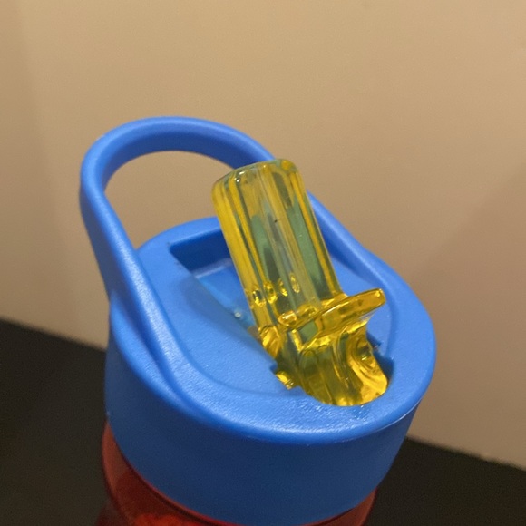 Wonder Woman plastic reusable sip top water bottle with carry handle 25oz - Picture 6 of 9